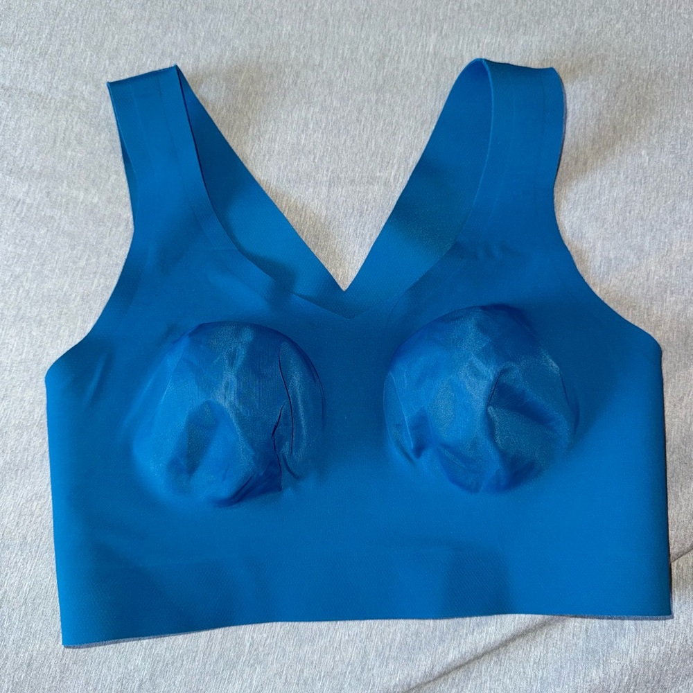 Evelyn Bobbie bra